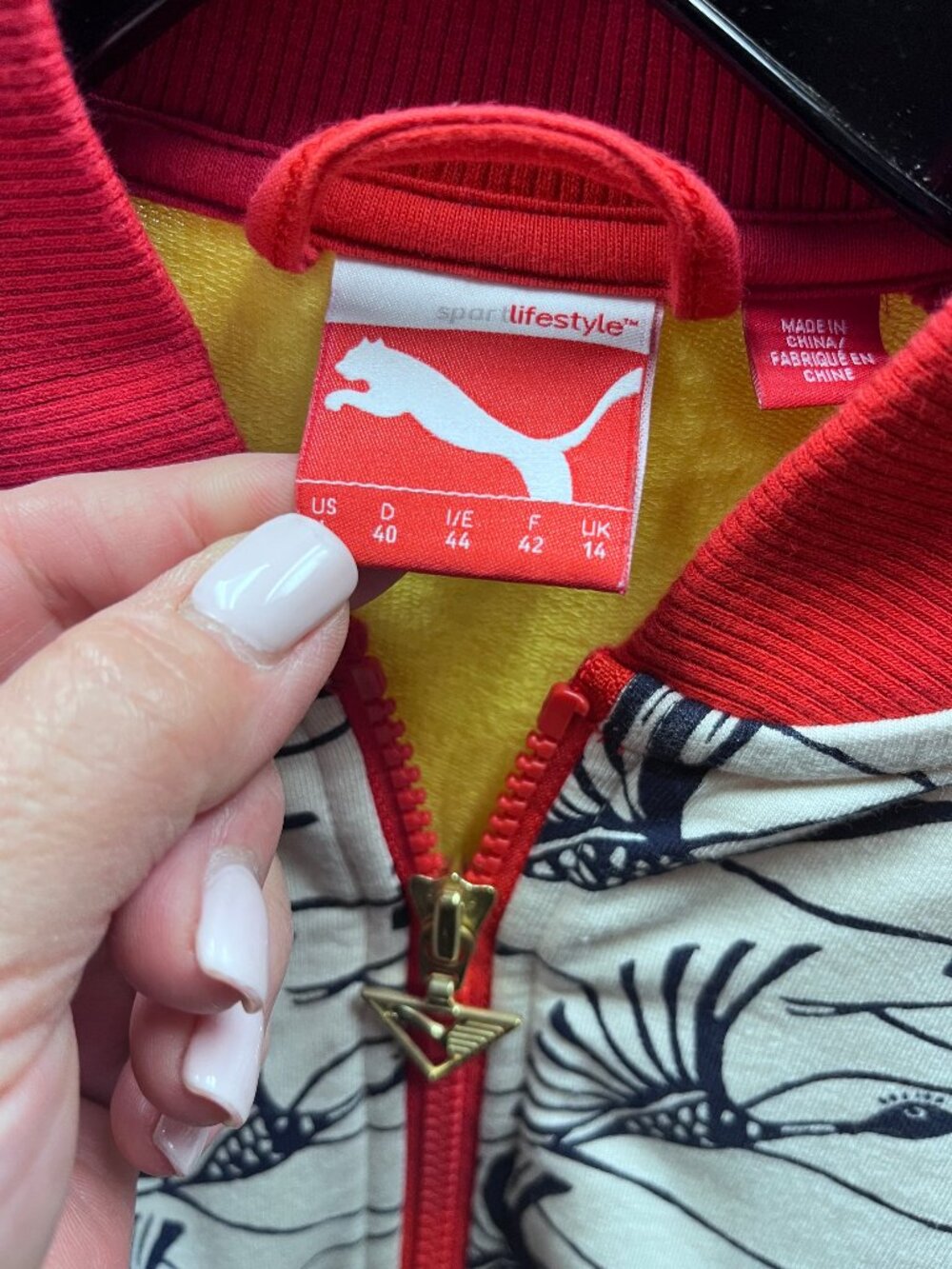 PUMA Red Bird Print Full Zip Track Jacket Women's Large - Picture 2 of 4